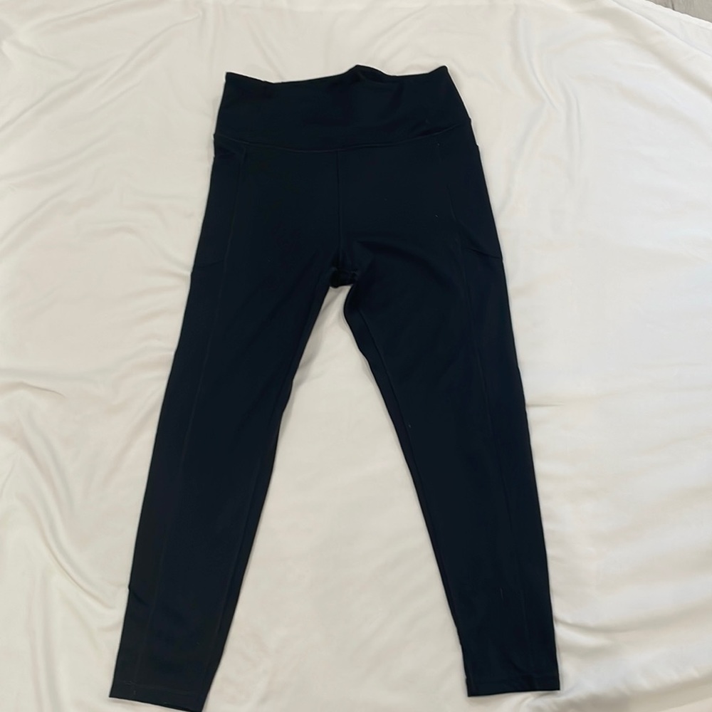Victoria’s Secret Sport, 23” inseam, size Large crop leggings, black color
